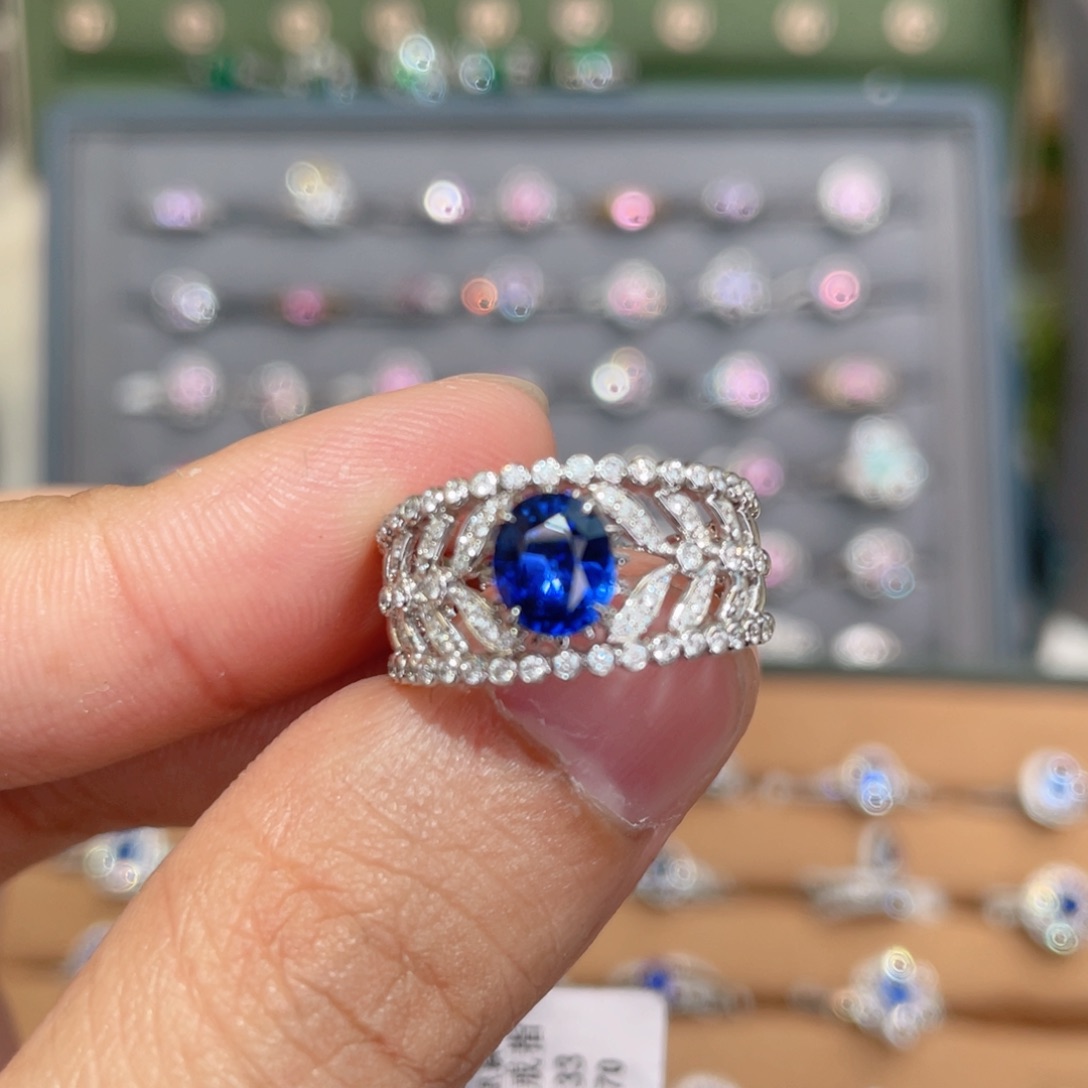 蓝宝石戒指18K金镶嵌1.25ct 皇家蓝