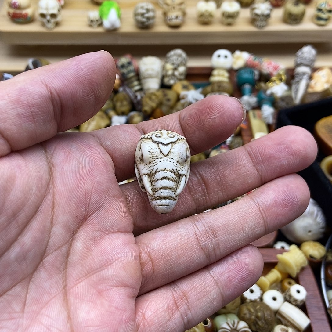 豆***脑其他驼骨配饰搭配