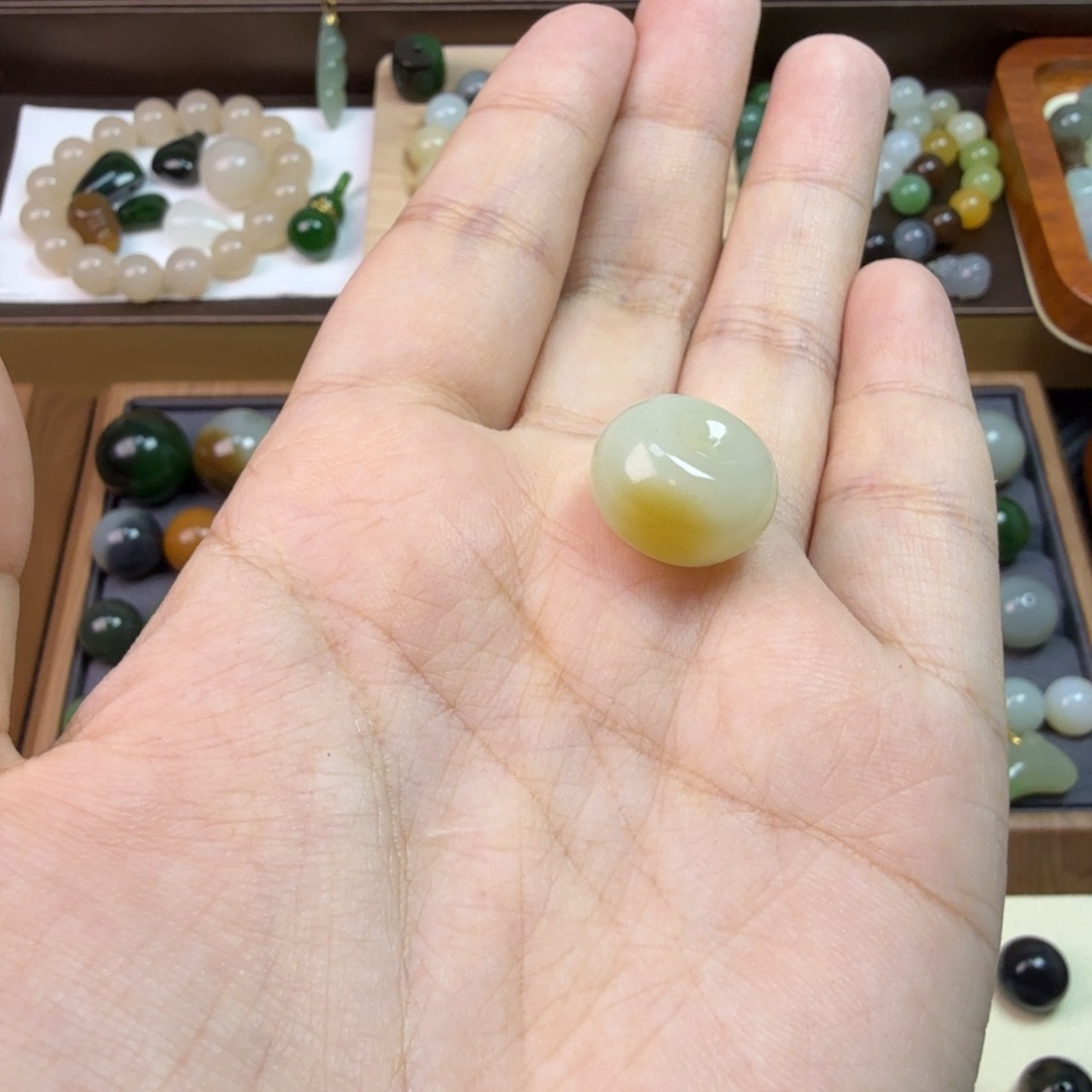 律***达和田玉未镶嵌珠宝半成品糖白平安扣