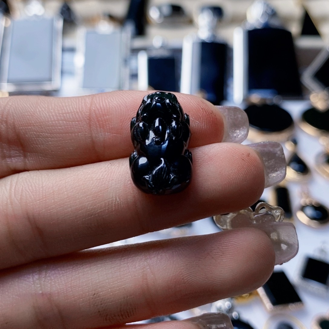 定制翡翠未镶嵌M***?墨翠貔貅