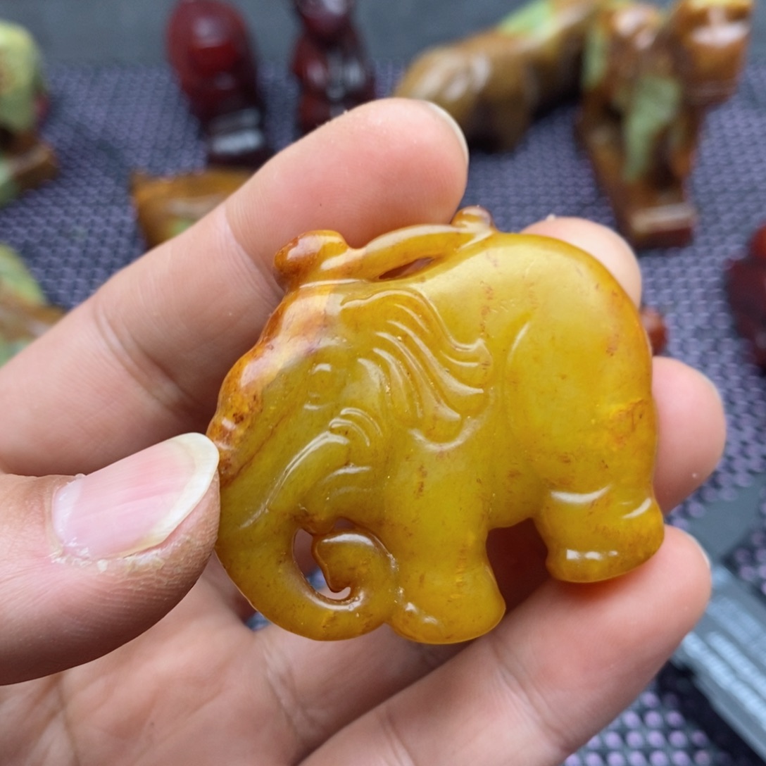 蛇纹石玉颈饰未镶嵌