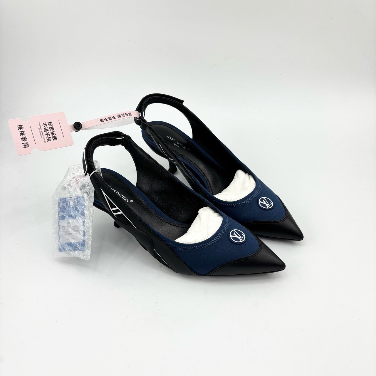 全新未使用 LouisVuitton/路易威登 37码/黑蓝拼接小猫跟/TT0709