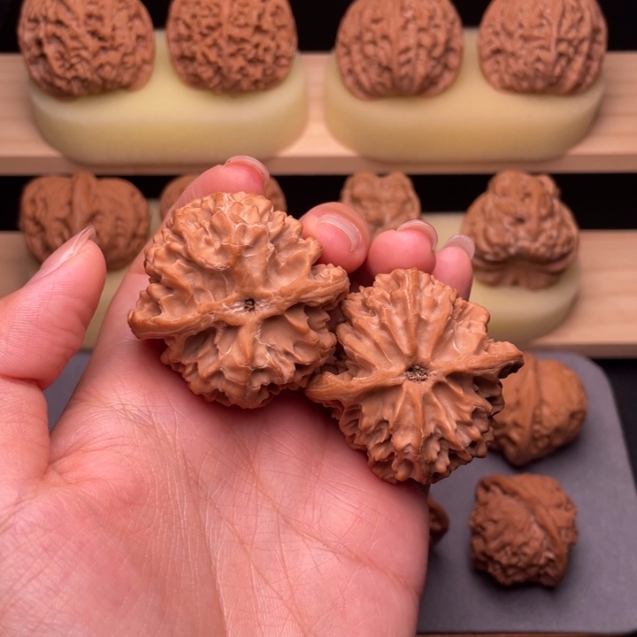 W***n吊坠文玩核桃苹果园