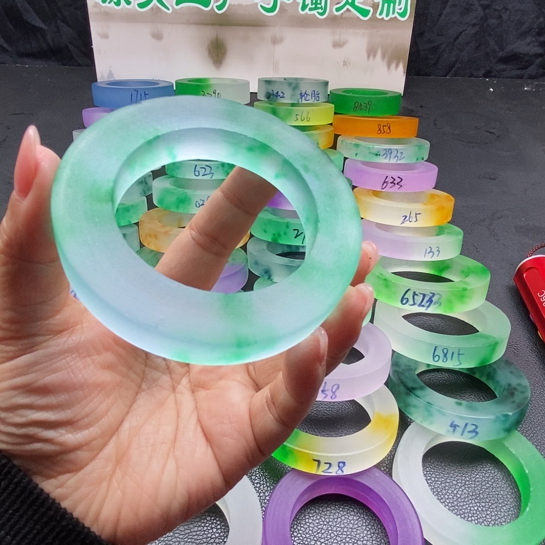 肖****玉时尚百搭独龙翠手镯