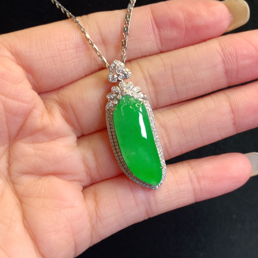 【闪购商品】颈饰18K金镶嵌翡翠福瓜