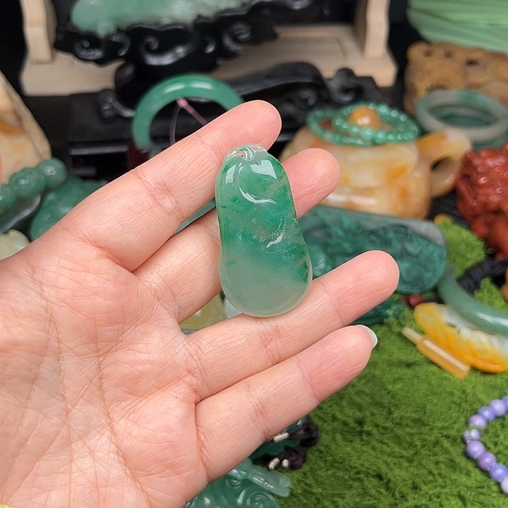 石英质玉未镶嵌颈饰