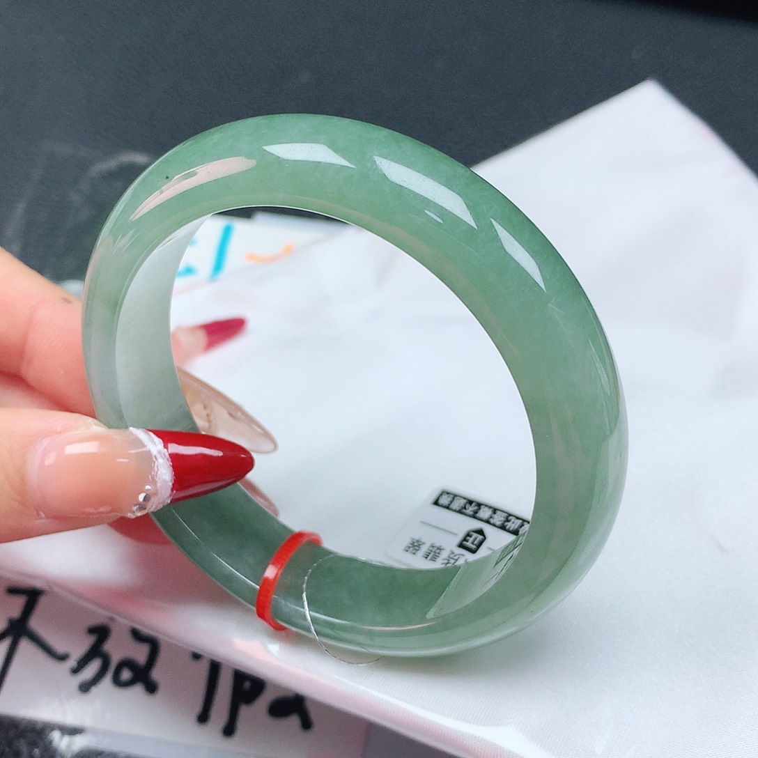 翡翠手镯未镶嵌58圈