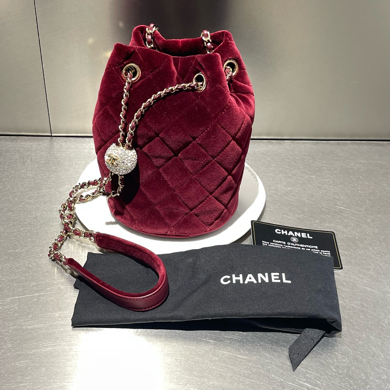 99新 Chanel/香奈儿  30开  金球水钻金球 酒红丝绒水桶包