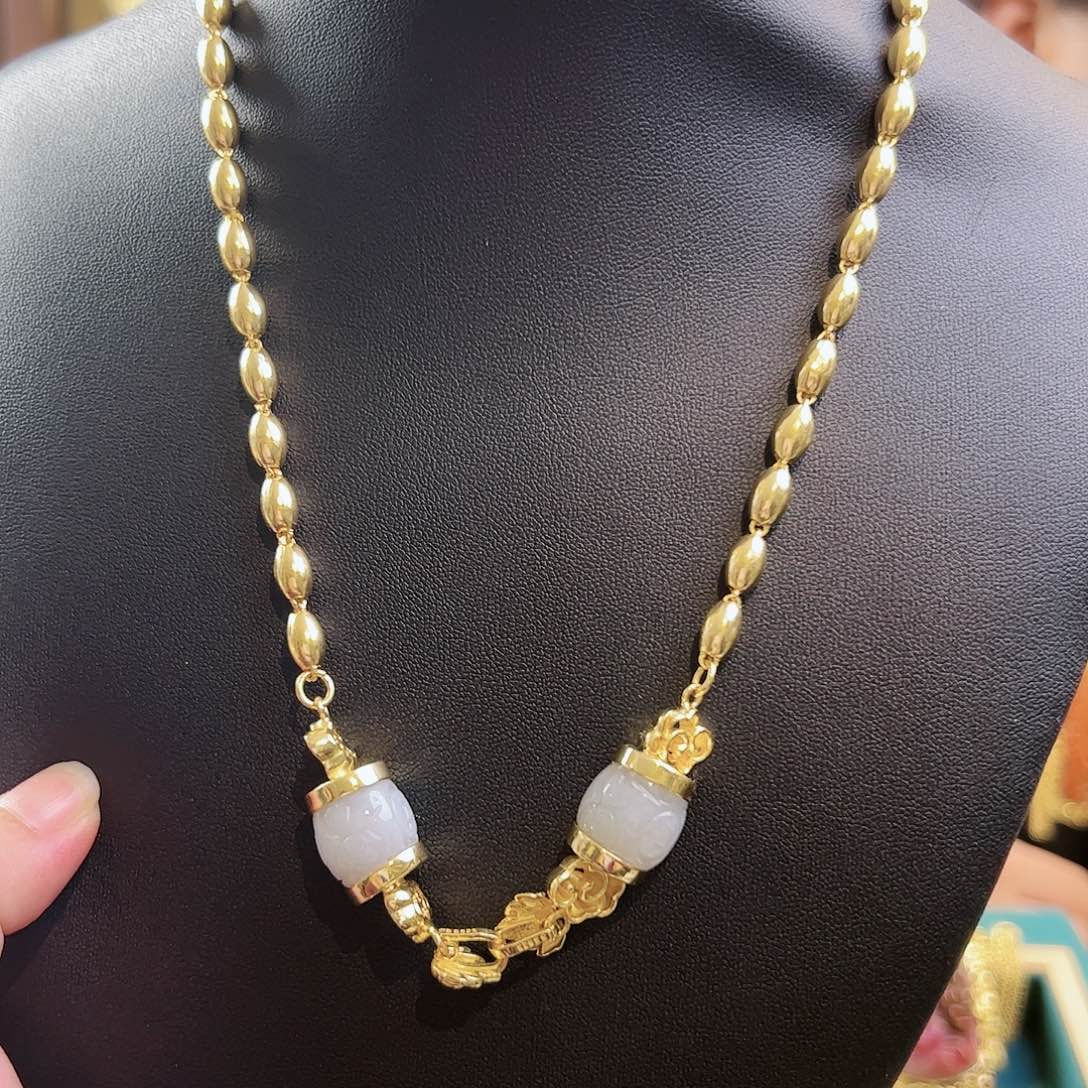 翡翠颈饰未镶嵌古风