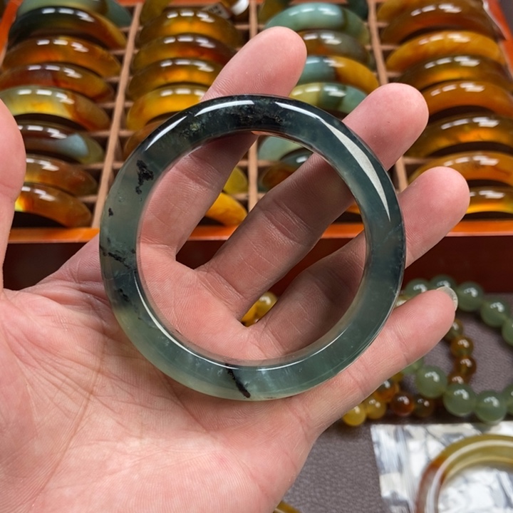 蛇纹石玉手镯未镶嵌日****城