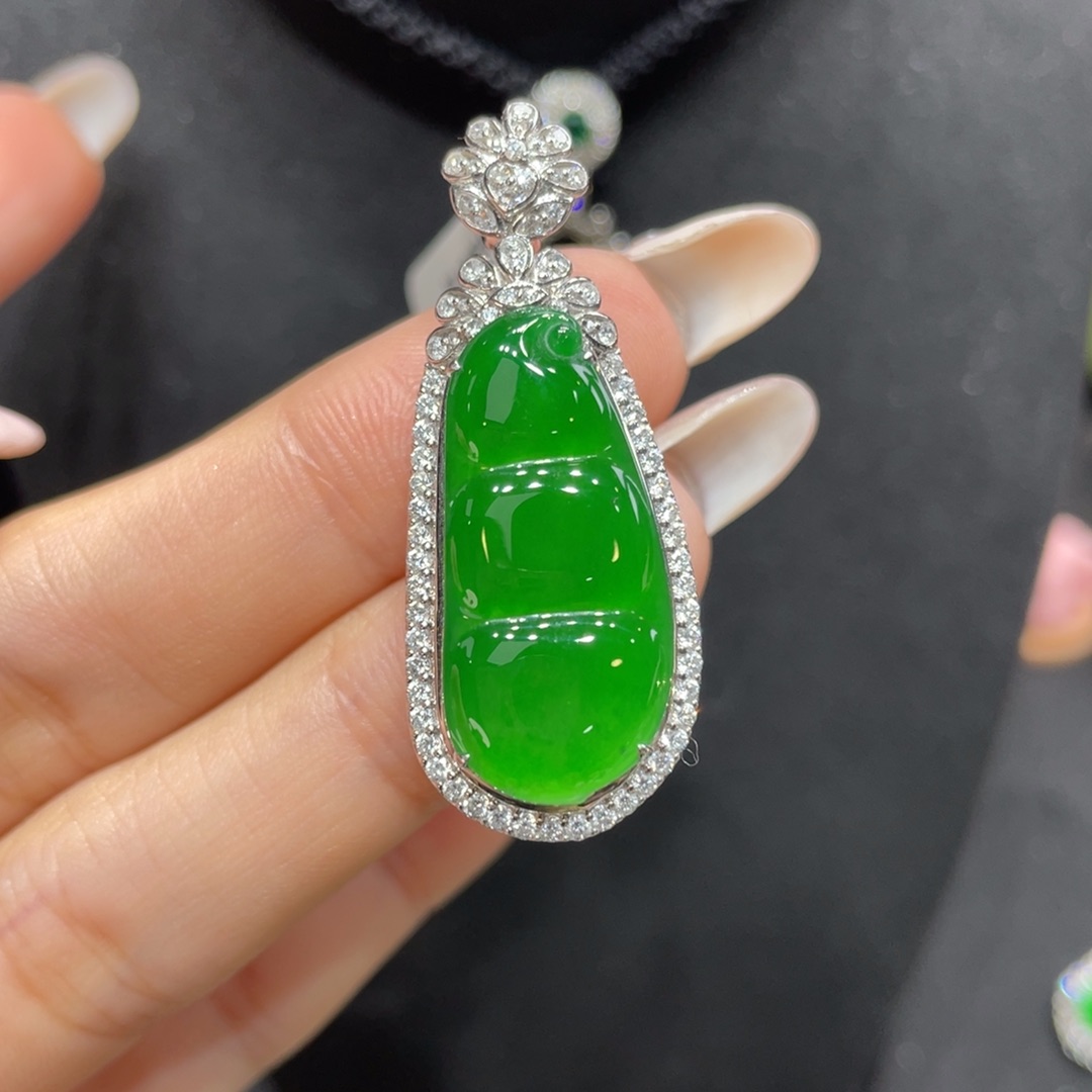 翡翠颈饰18K金镶嵌天然缅甸翡翠a货