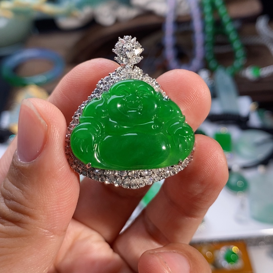 翡翠颈饰18K金镶嵌冰绿佛公