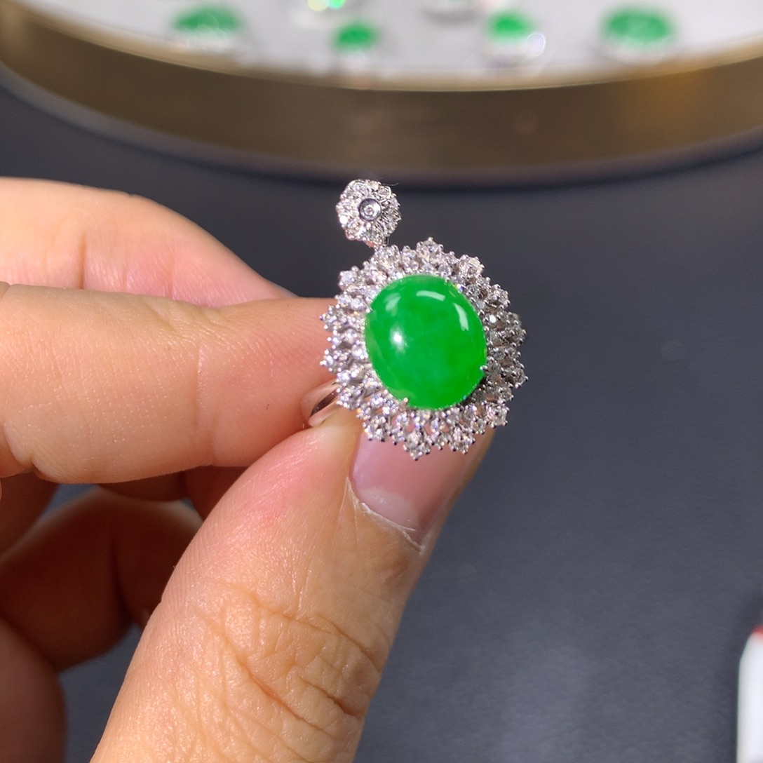 翡翠戒指18K金镶嵌翡翠