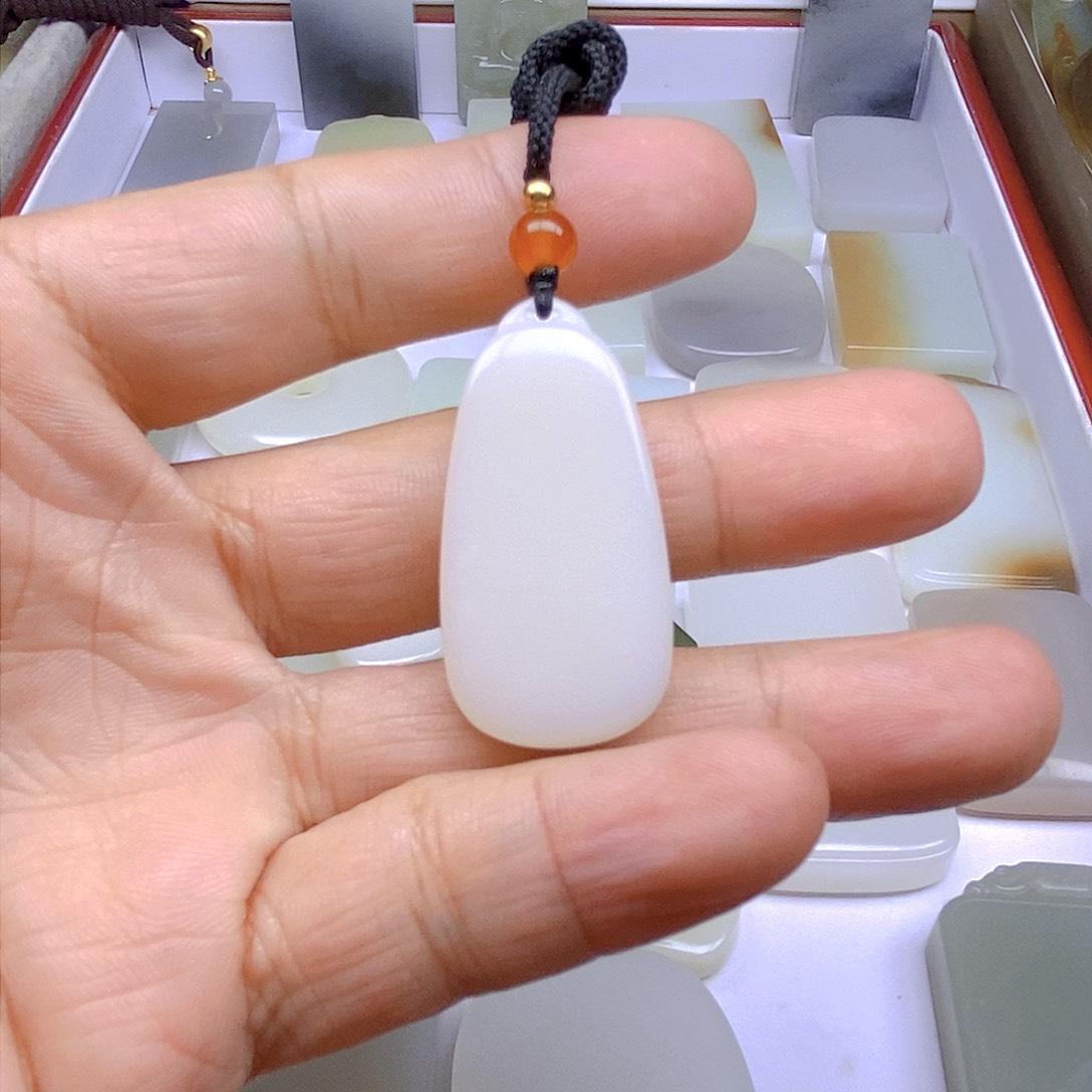 和田玉颈饰未镶嵌旺*