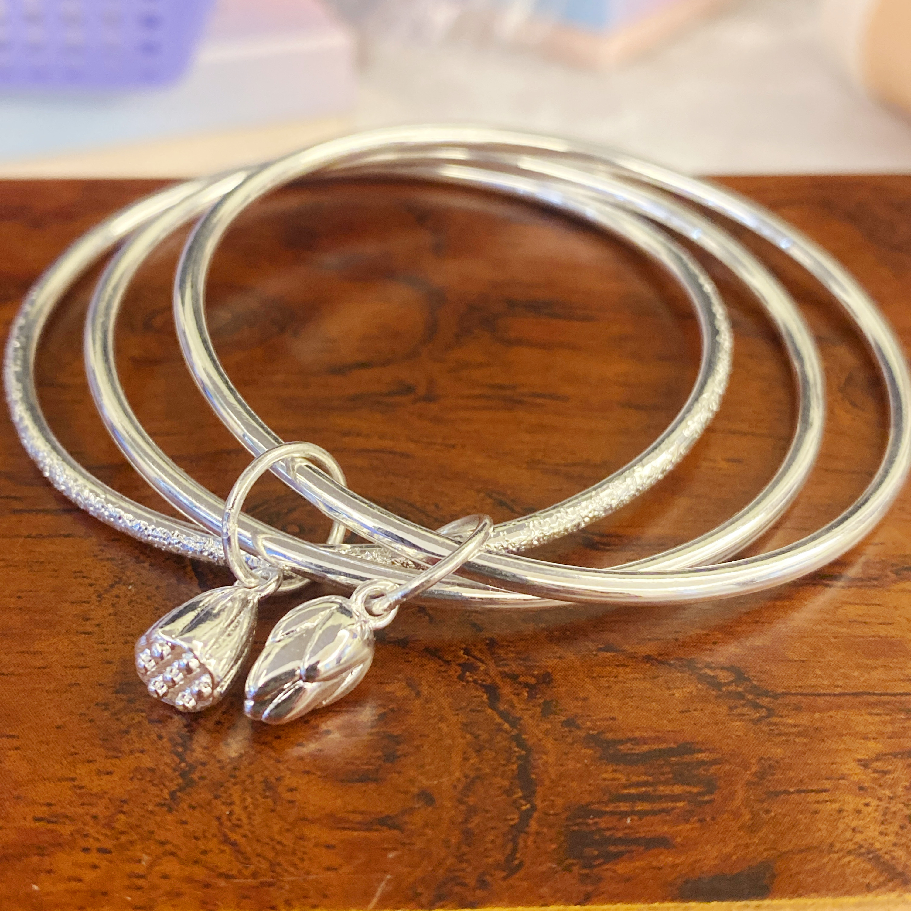   编号86 实心三生三世两世欢三圈闭口手镯 （无礼盒）