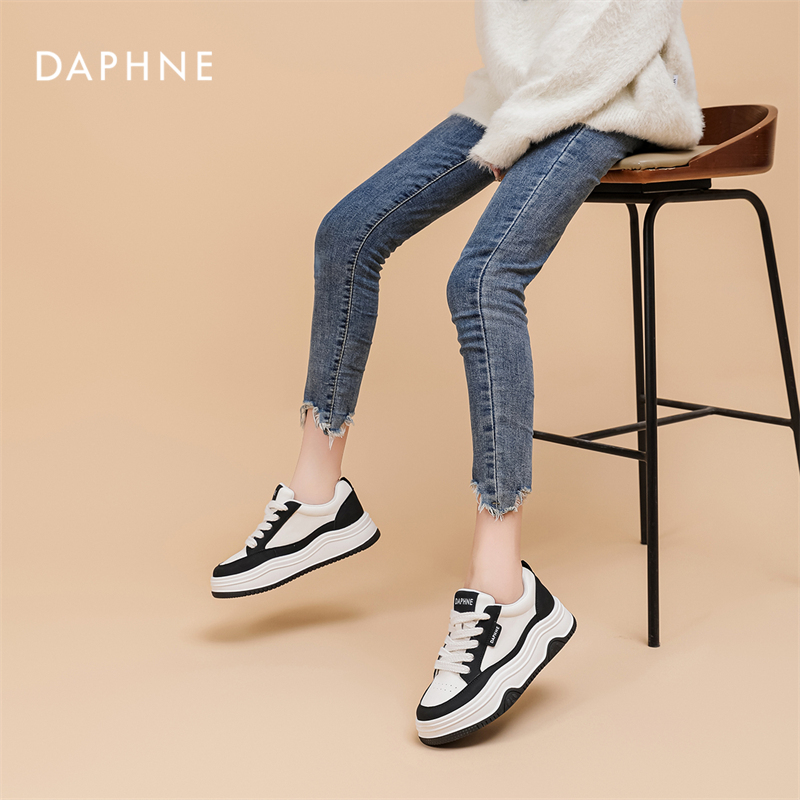 达芙妮时尚百搭舒适户外透气厚底平底春秋季圆头系带女士休闲鞋