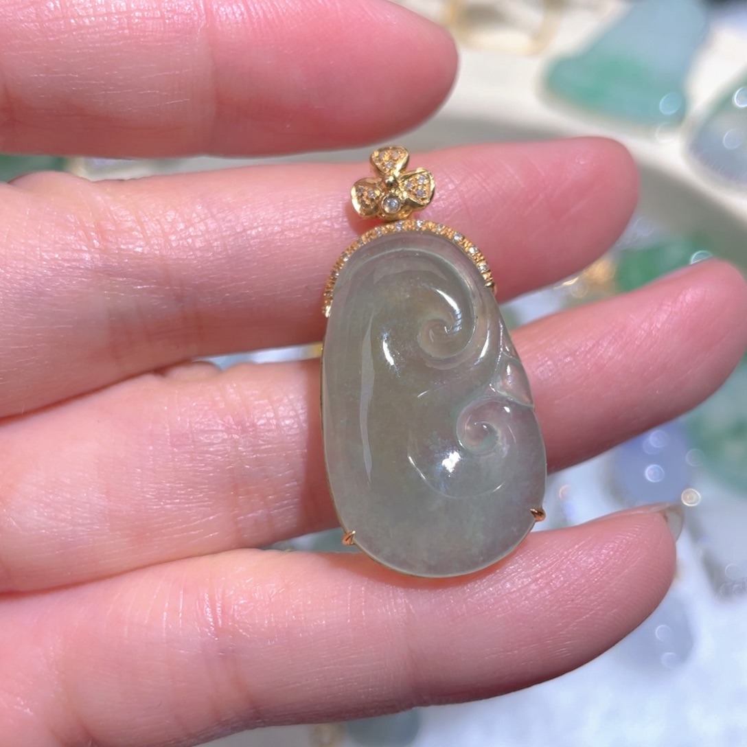 翡翠颈饰18K金镶嵌翡翠