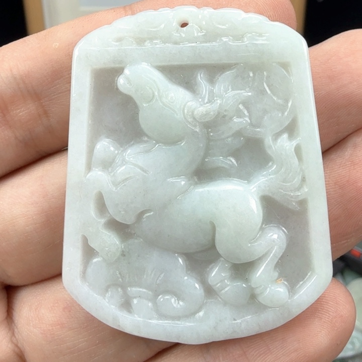 翡翠挂件未镶嵌翡翠
