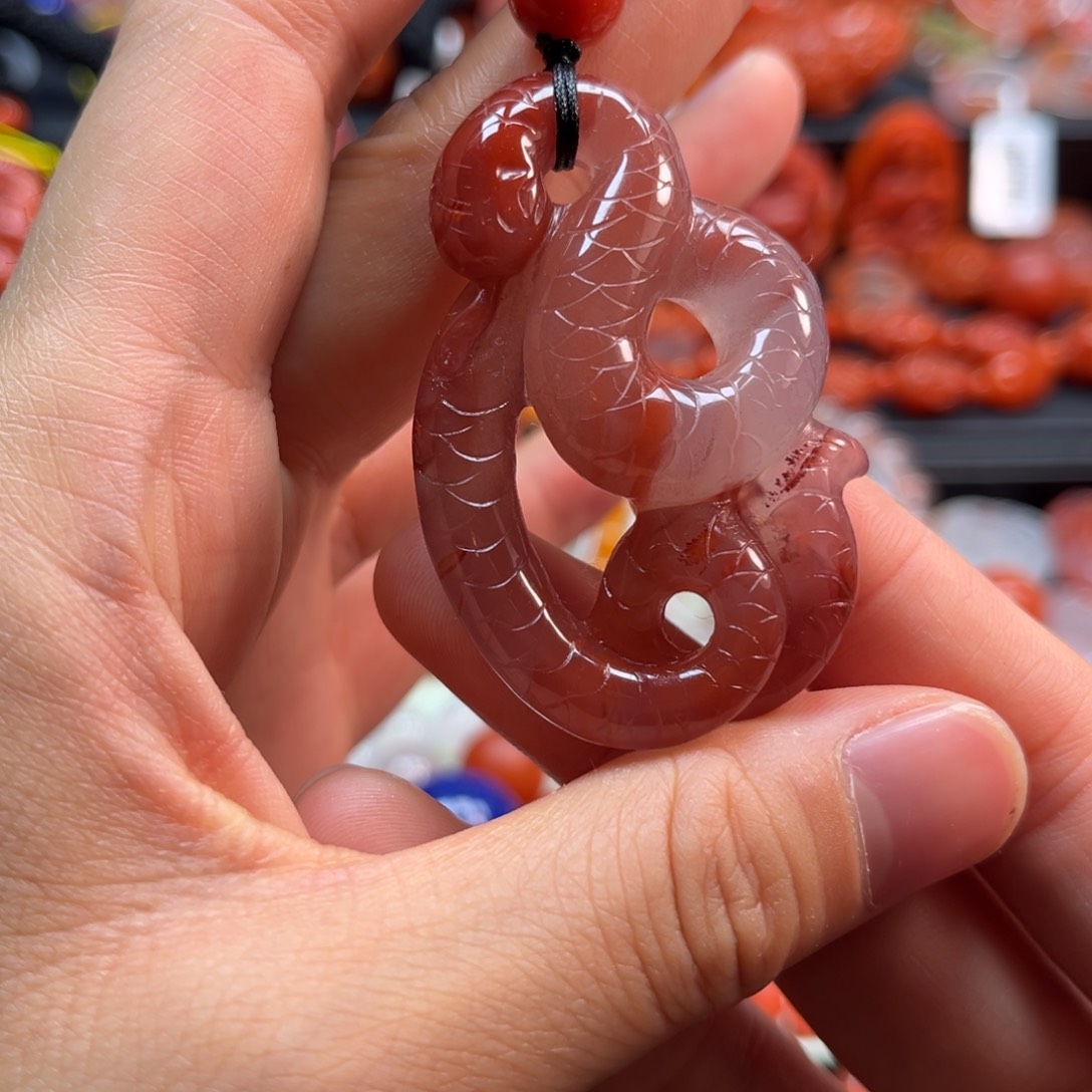 南红玛瑙吊坠蛇未镶嵌