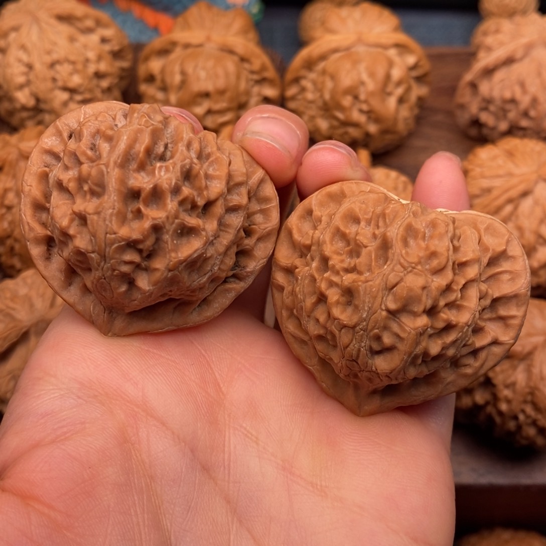 文玩核桃把件42全品，桃心宫灯