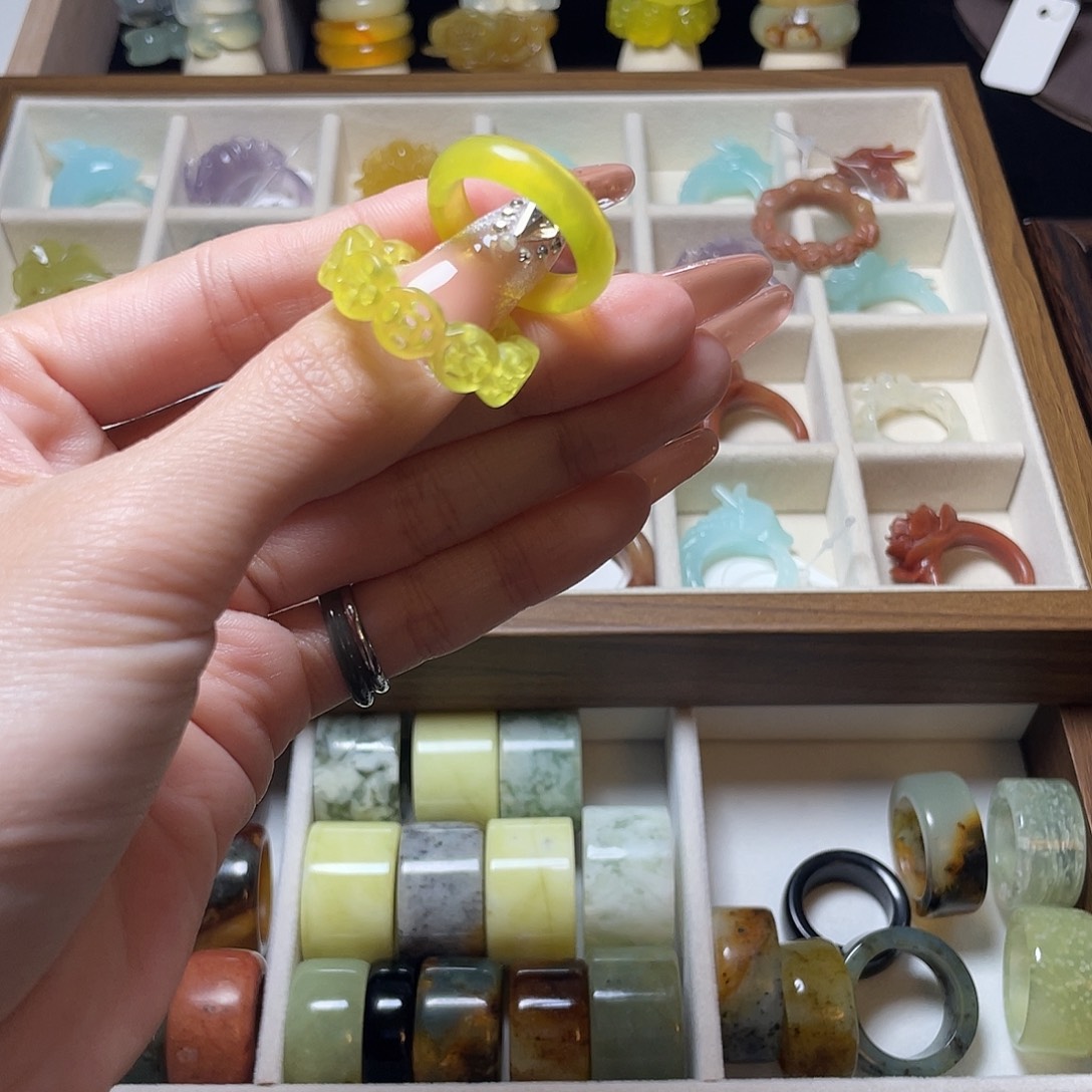 悠***香蛇纹石玉未镶嵌戒指20.4