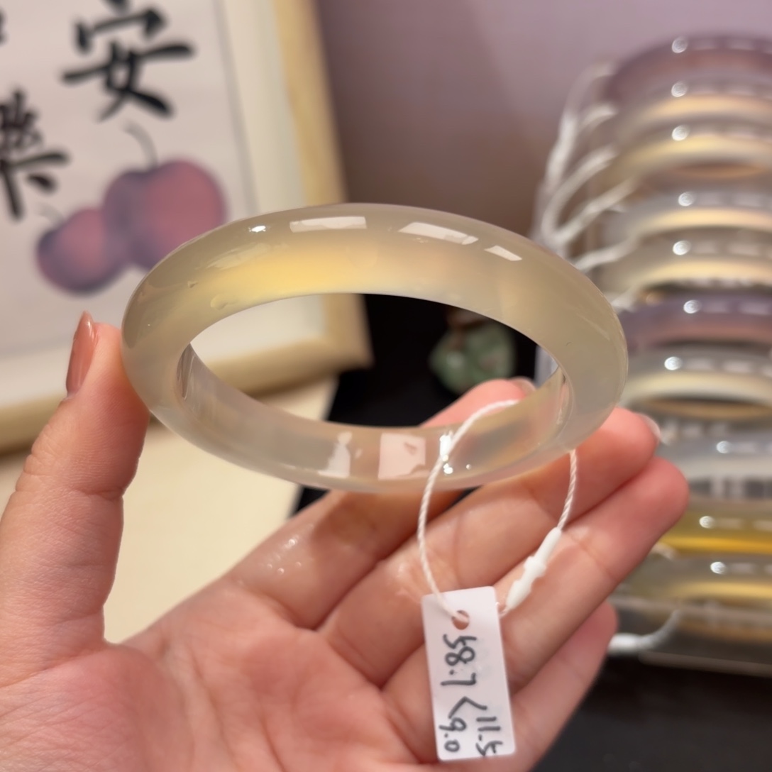 袅***烟玛瑙/玉髓未镶嵌手镯