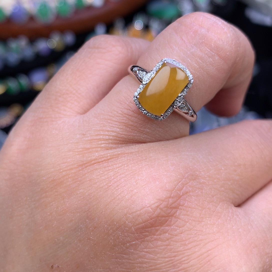 翡翠戒指18K金镶嵌马鞍戒指