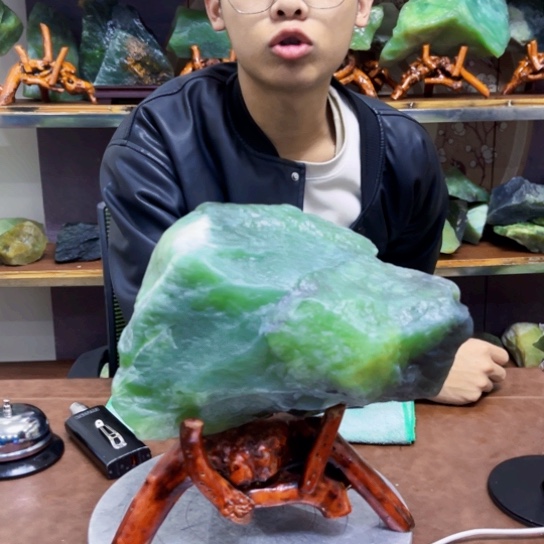 未镶嵌蛇纹石玉原石玉*