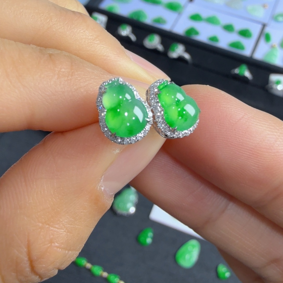 翡翠颈饰18K金镶嵌葫芦一对