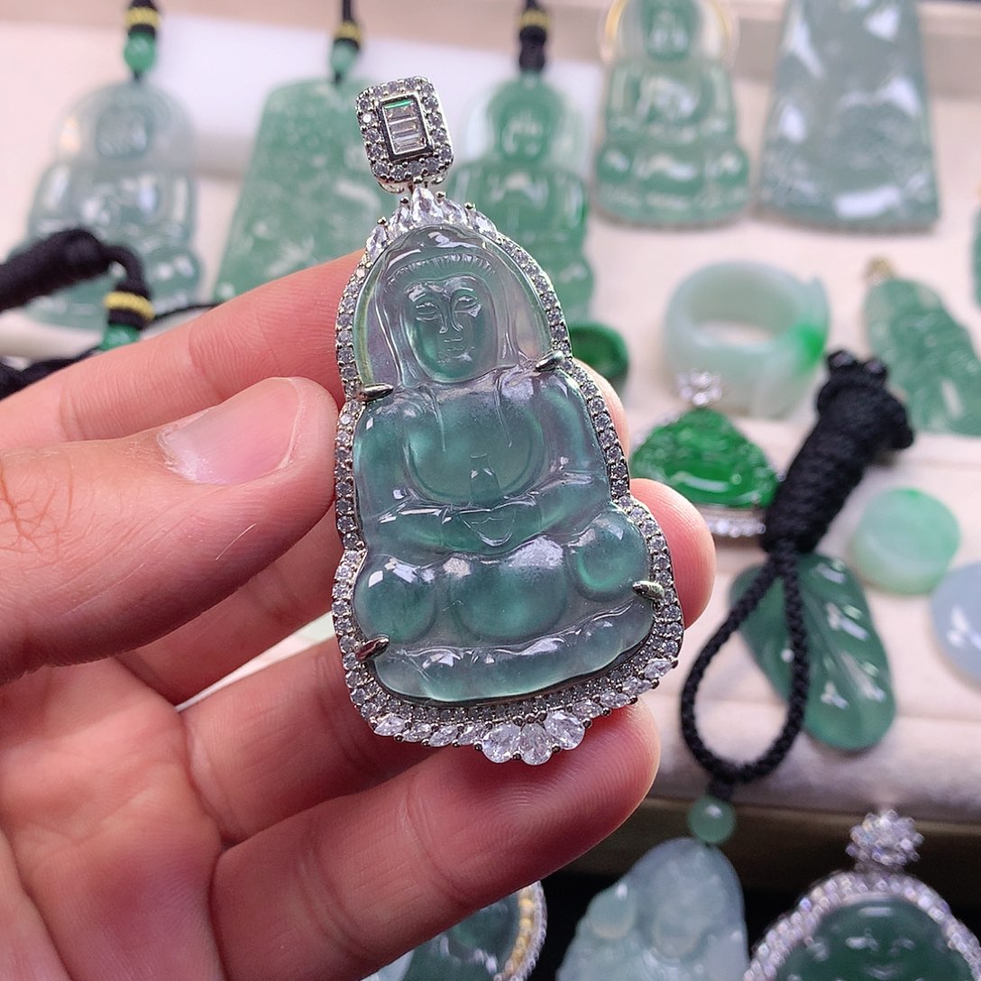 翡翠颈饰未镶嵌翡翠