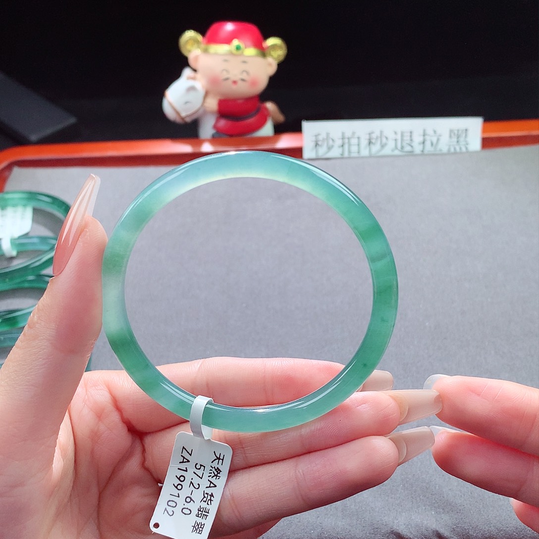 翡翠手镯未镶嵌天然