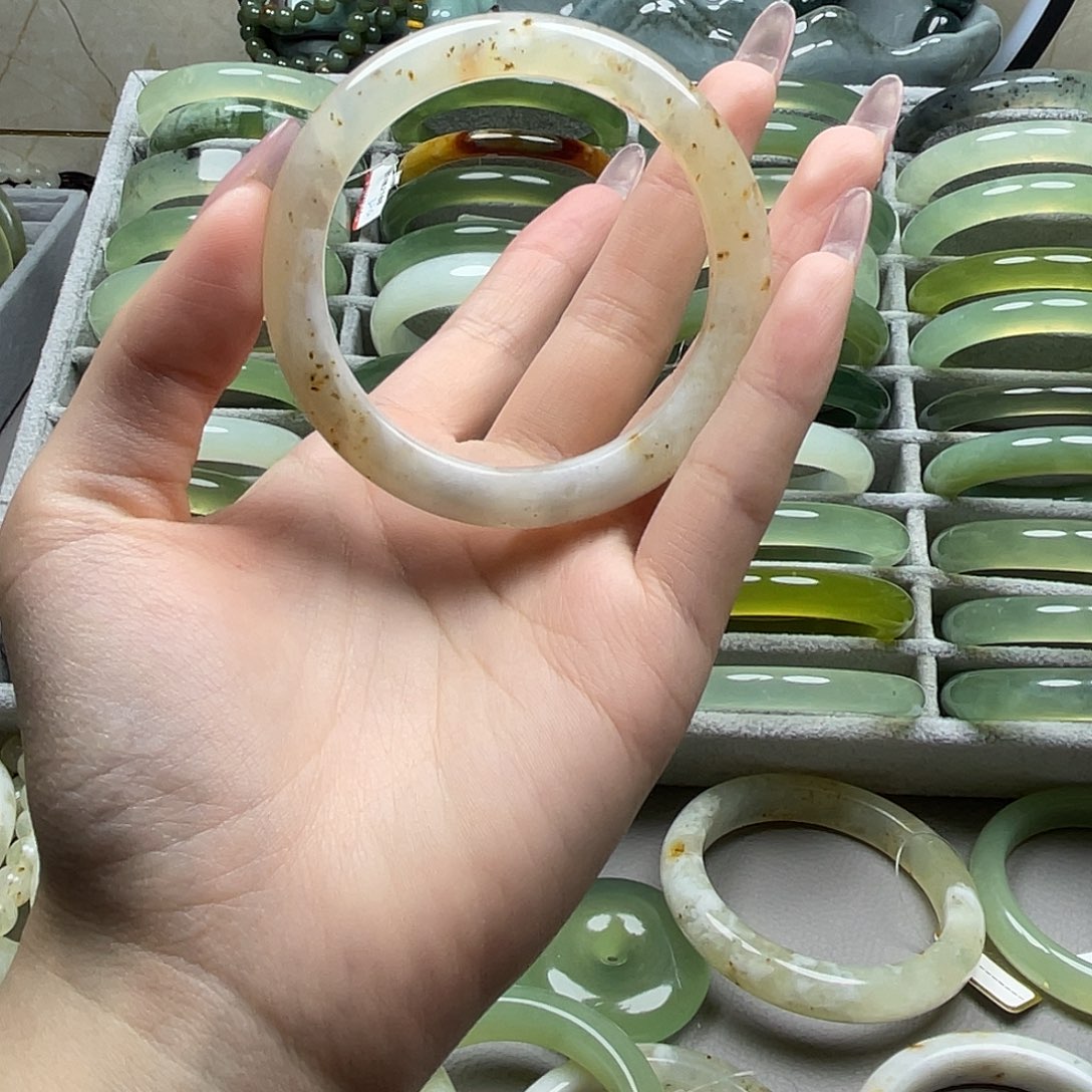 灿***天蛇纹石玉未镶嵌手镯