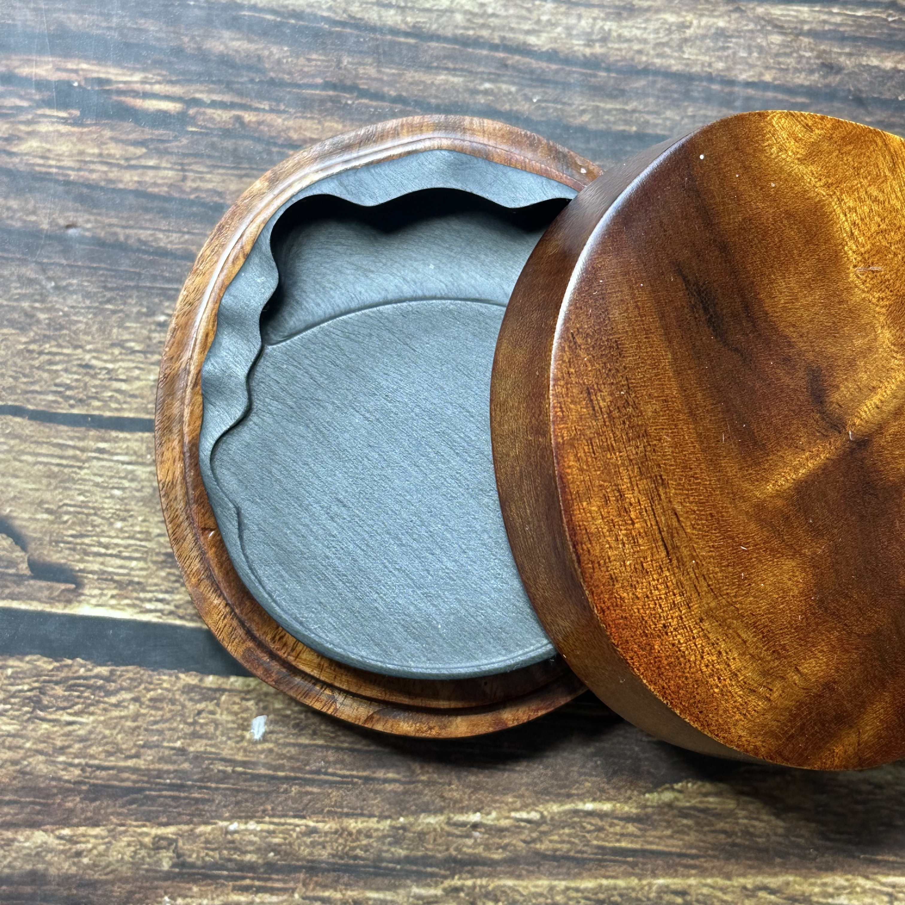 福利品歙砚龙尾山水舷坑细水波罗纹小胖蝉形砚