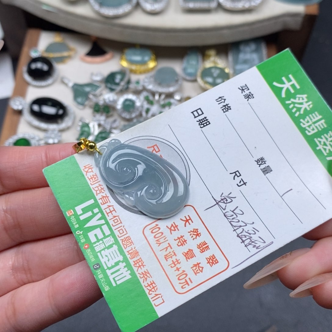 翡翠颈饰未镶嵌翡翠