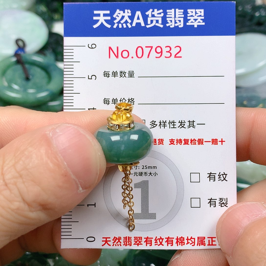 翡翠颈饰未镶嵌天然翡翠