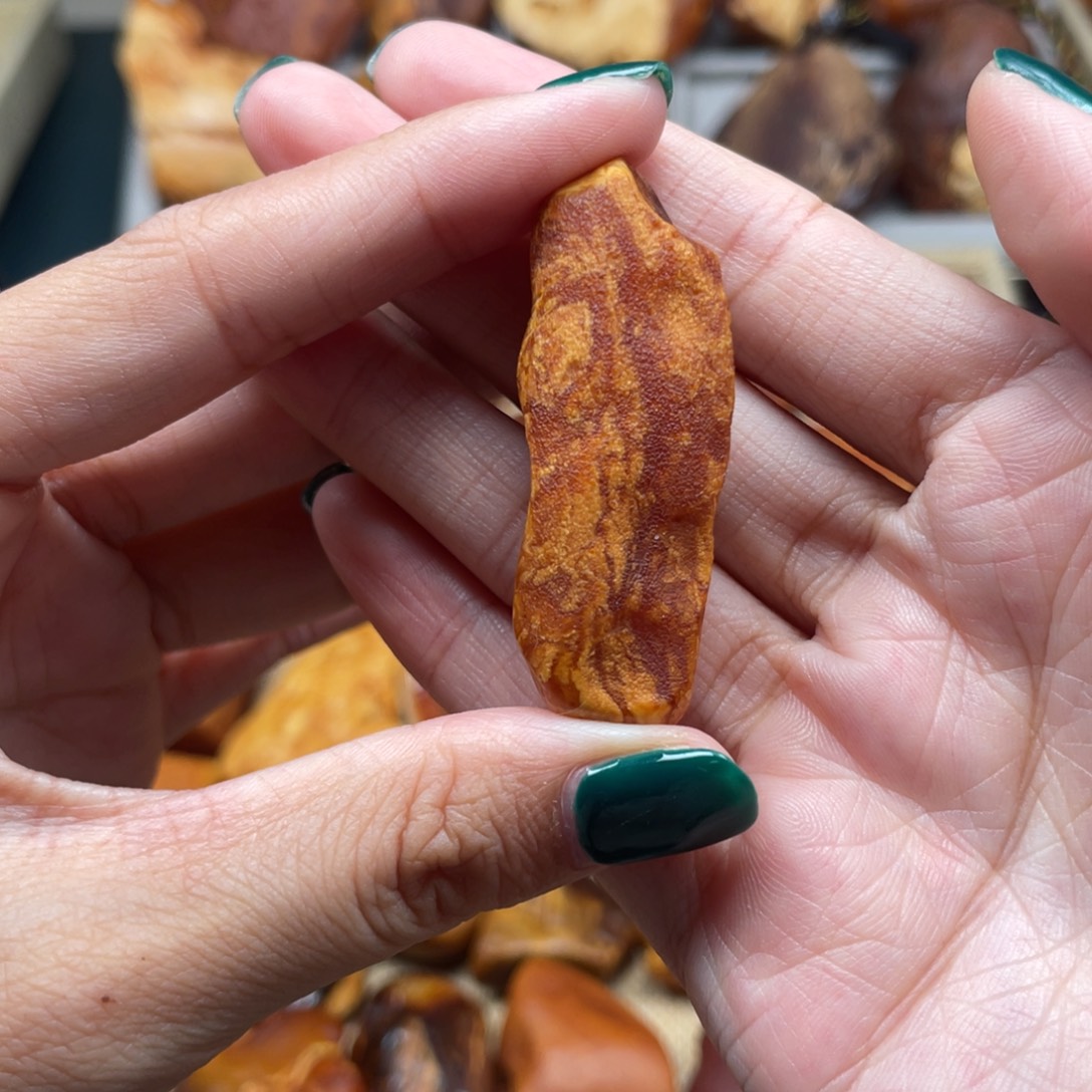 未镶嵌琥珀珠宝奇石