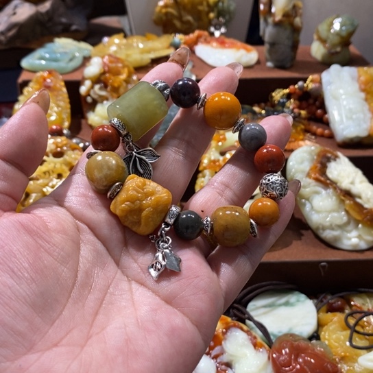 蛇纹石玉未镶嵌颈饰