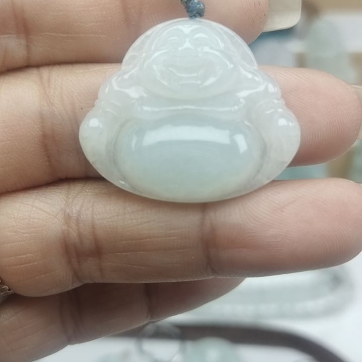 翡翠颈饰未镶嵌天然面料a货翡翠佛。