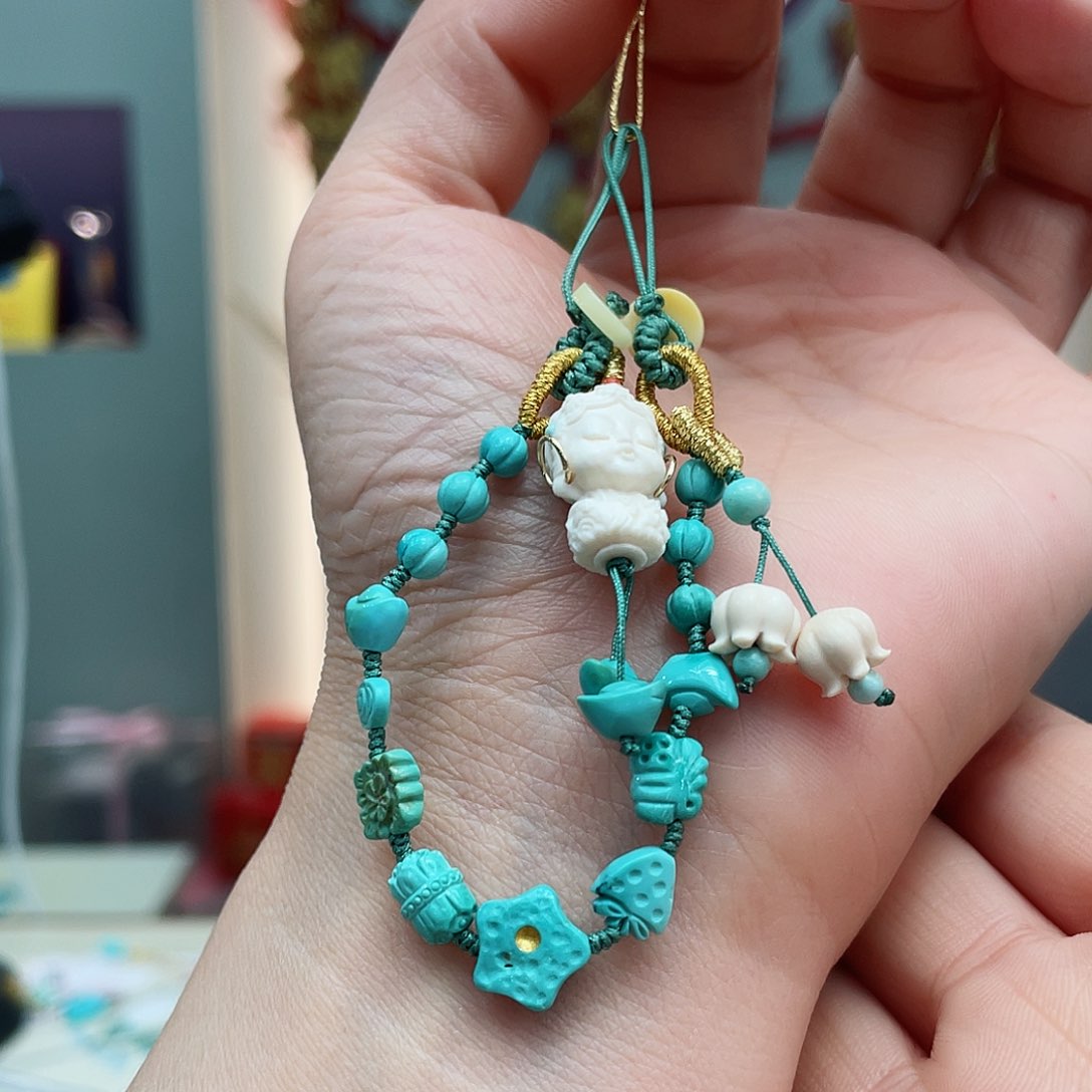 绿松石颈饰未镶嵌