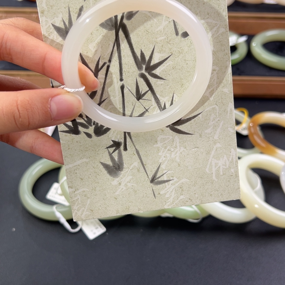 和田玉未镶嵌手镯