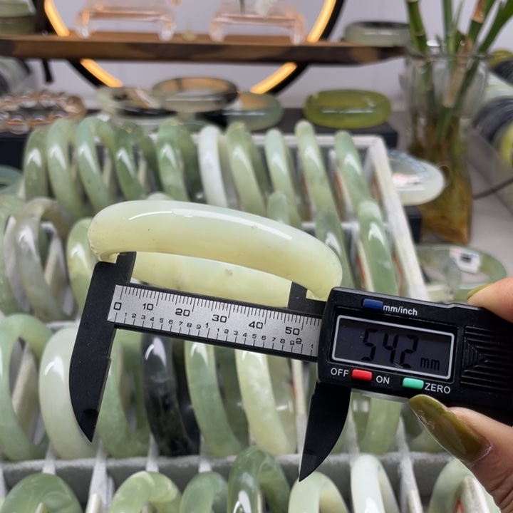 蛇纹石玉未镶嵌手镯157