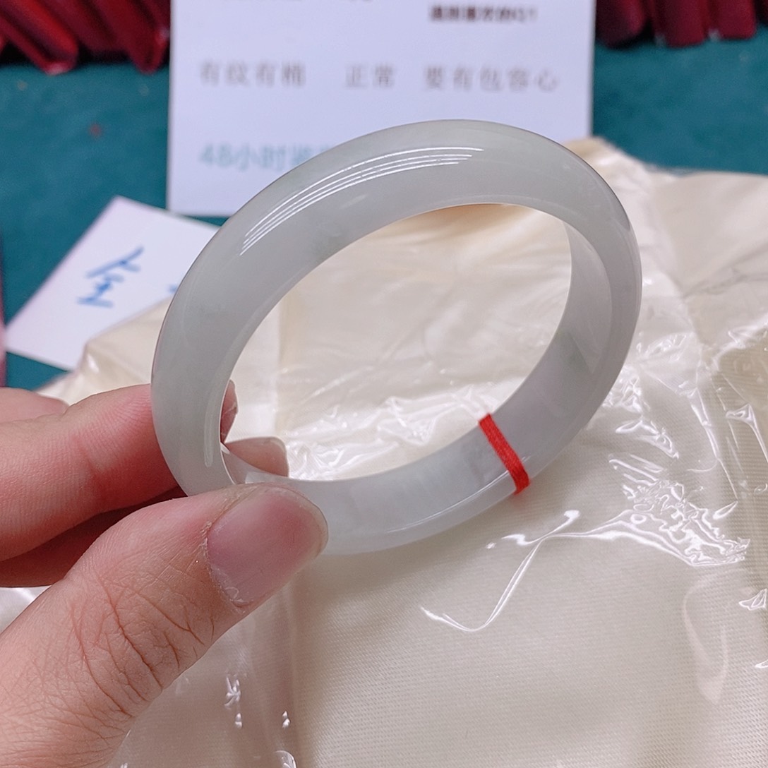 翡翠手镯未镶嵌兜****°744444444