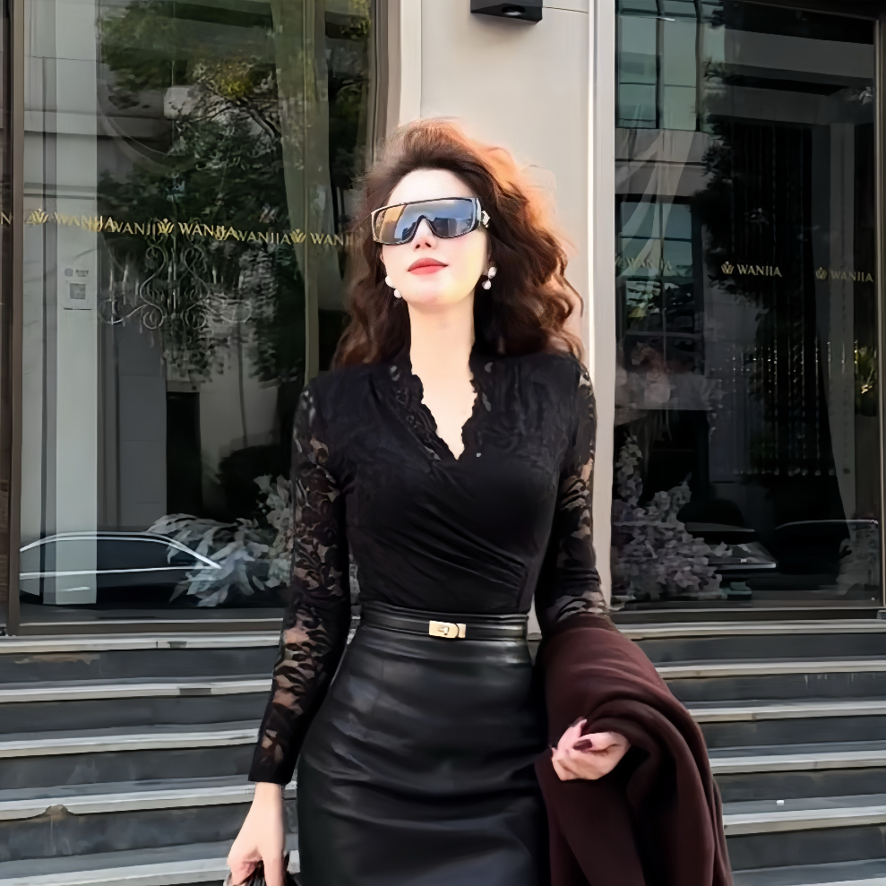 2025年秋冬新款V领蕾丝打底衫遮肚显瘦蕾丝衫纯色百搭长袖女通勤