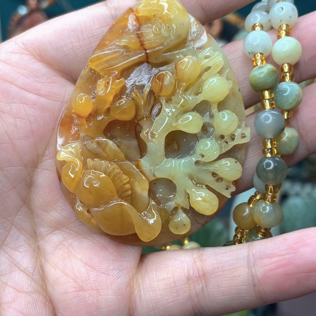蛇纹石玉颈饰未镶嵌