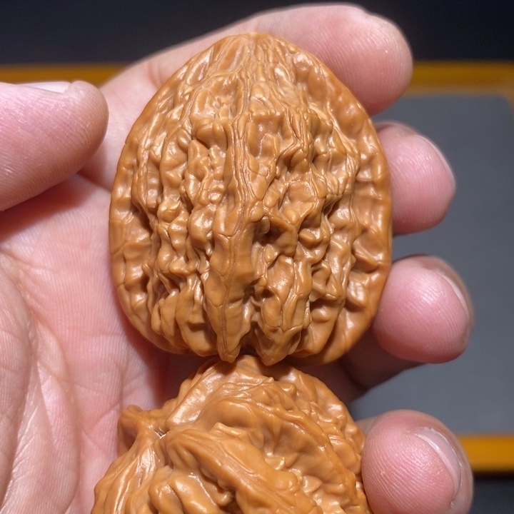 文玩核桃吊坠虎头王