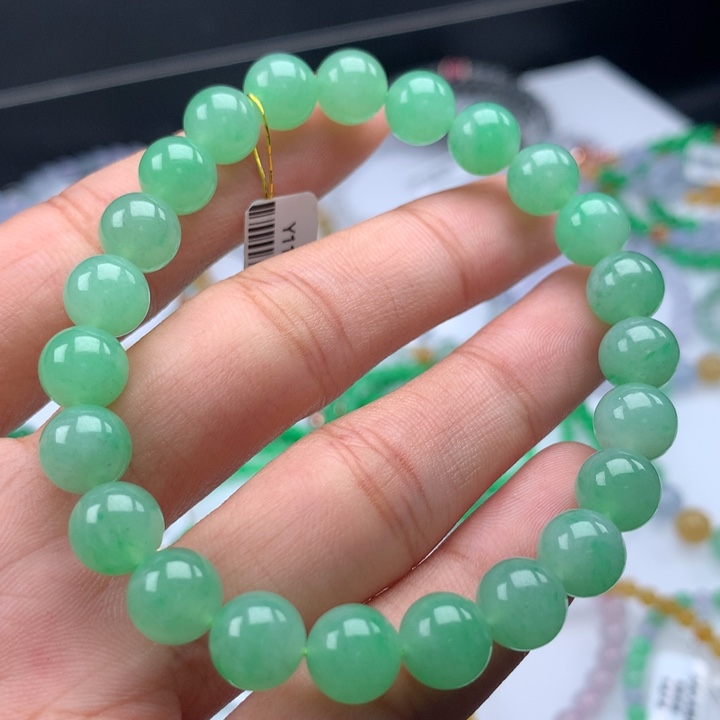 翡翠手镯未镶嵌卡