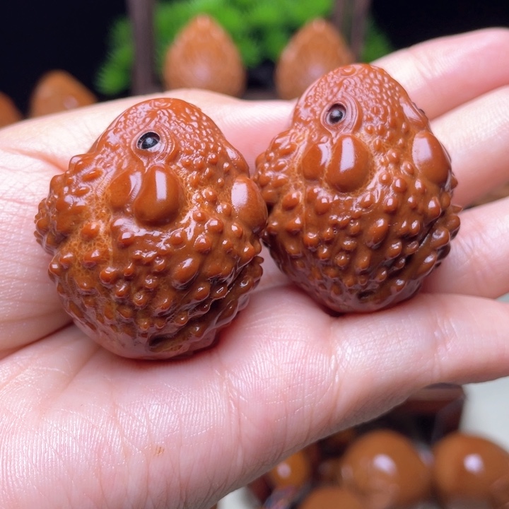 吊坠橄榄核金蟾手球