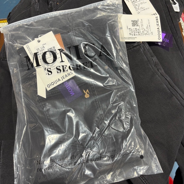 高腰窄版直筒牛仔裤女秋季显瘦微弹水烟管裤