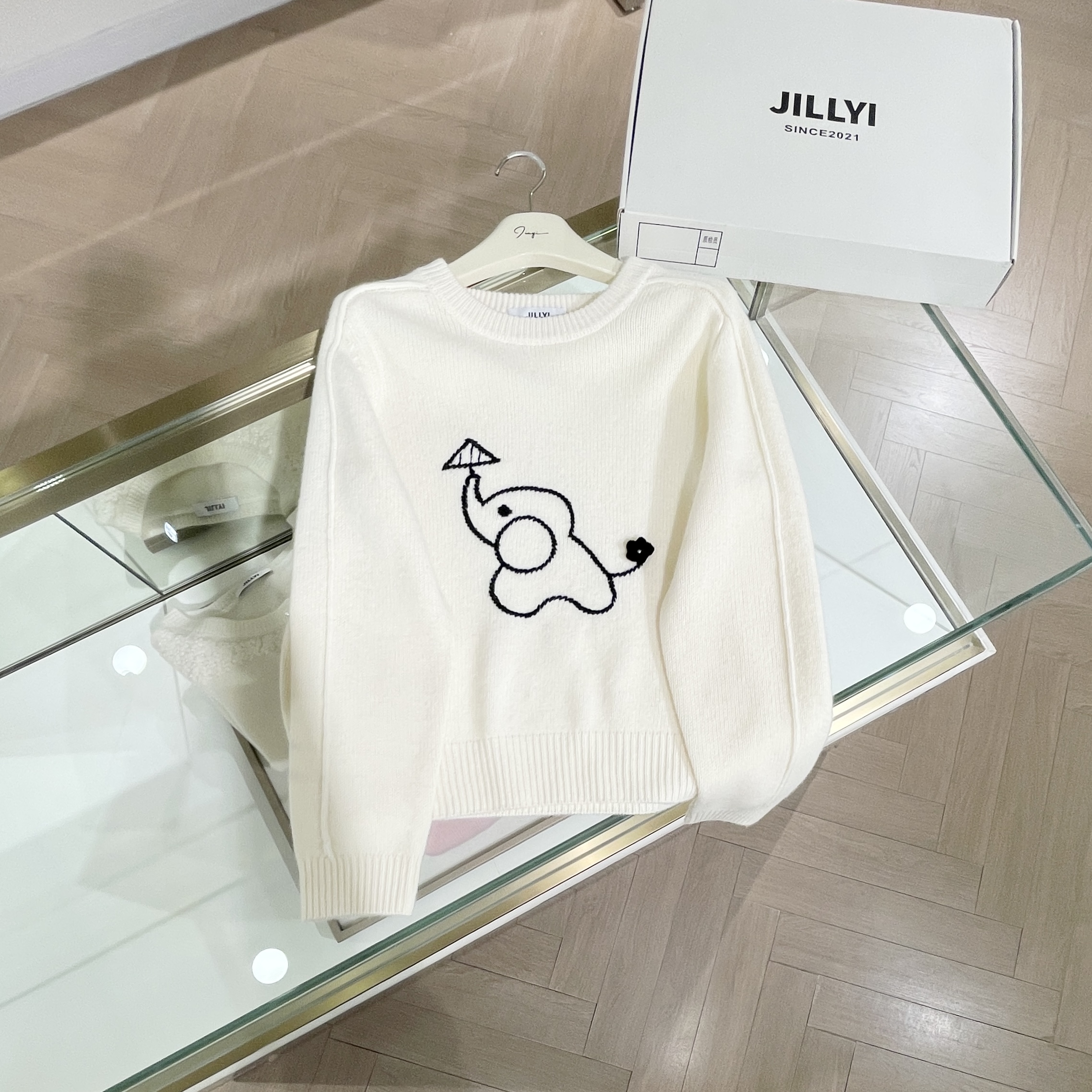 JILLYI【素描小象】奶白色圆领植绒小象图案少女风时尚针织衫