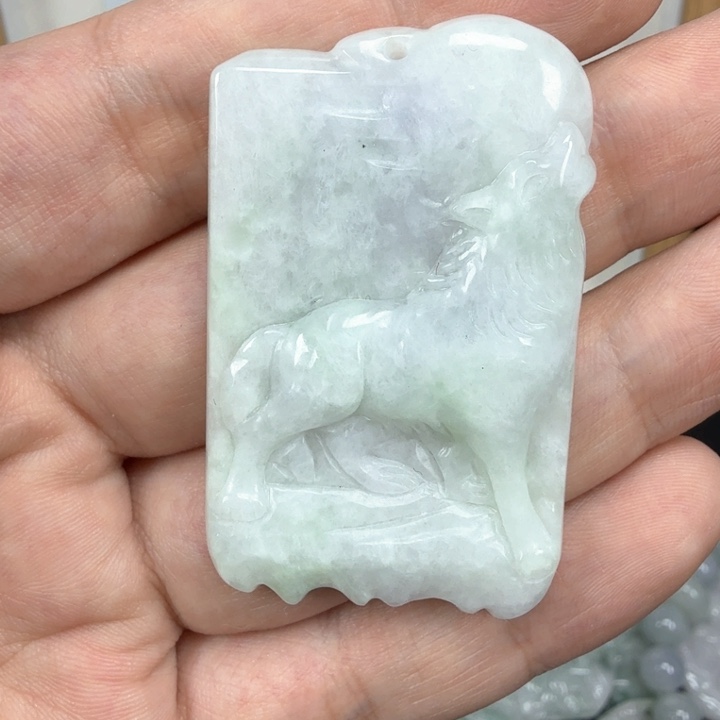 翡翠挂件未镶嵌翡翠